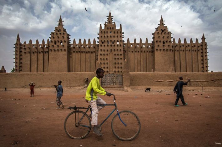 Good bikes past the Djenné Mosque